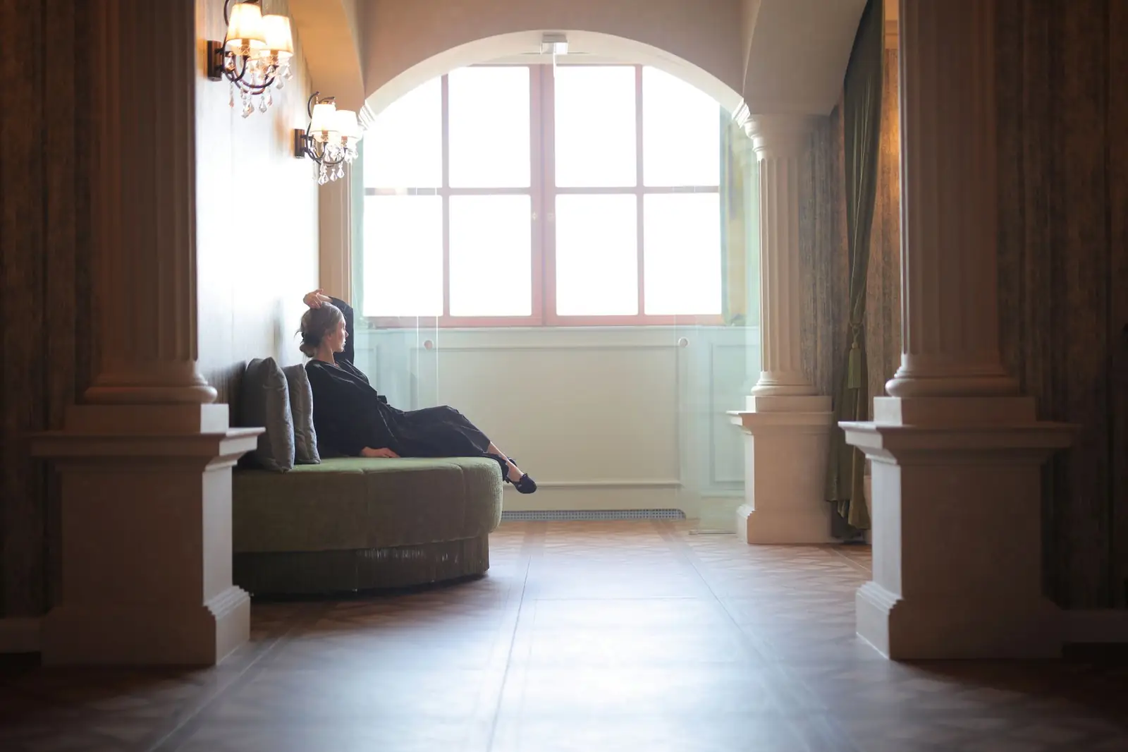 Avelorianresorthall  interior detail