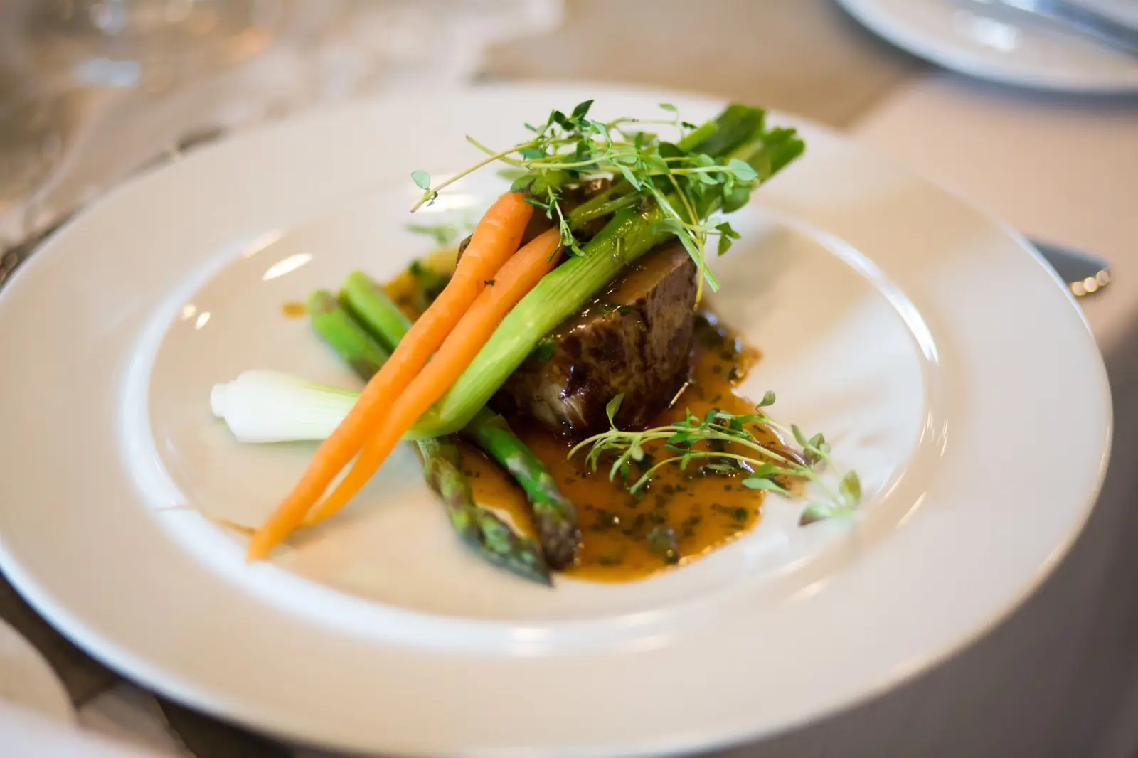 Dining detail at Avelorianresorthall 